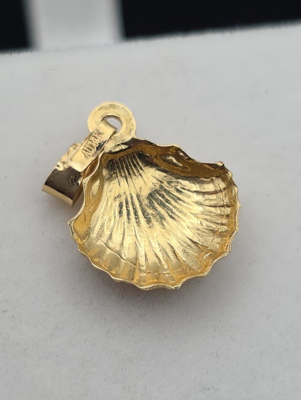 Vintage Fine Jewelry 14k Gold Dainty Minimalist Seashell Charm Pendant Beach - Picture 3 of 6